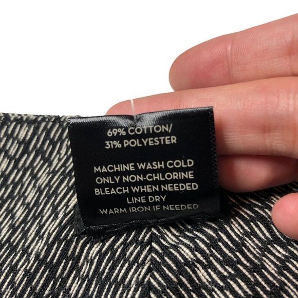 Ann Taylor Signature NWT Black and White Shorts Size 6 - Picture 7 of 10